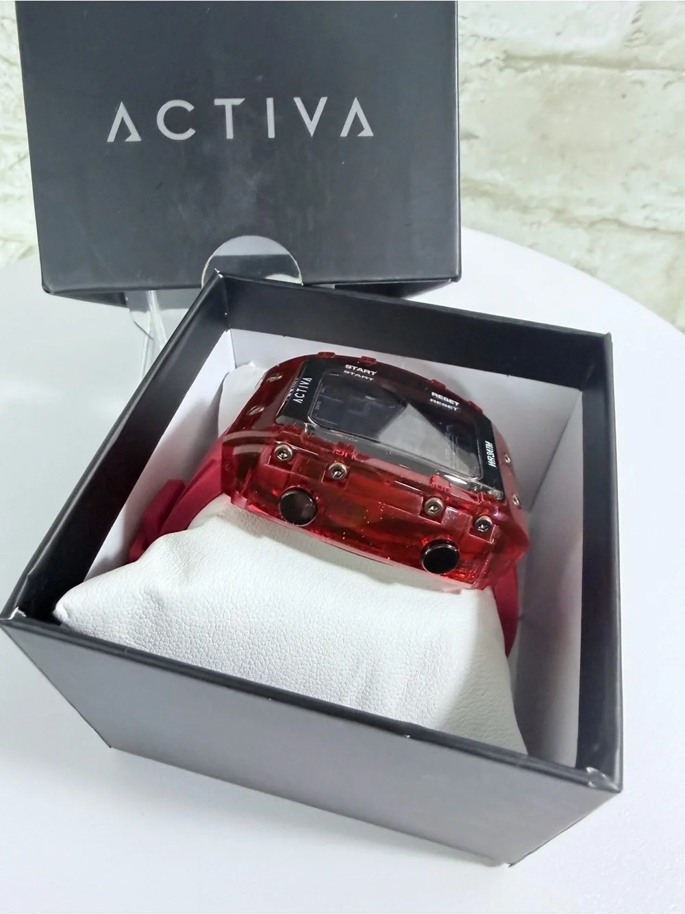 Activa bold red